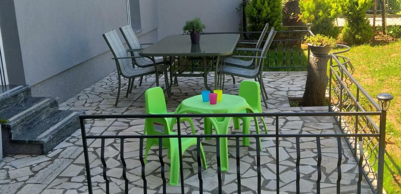 Rainbow Apartment Pula Exterior photo