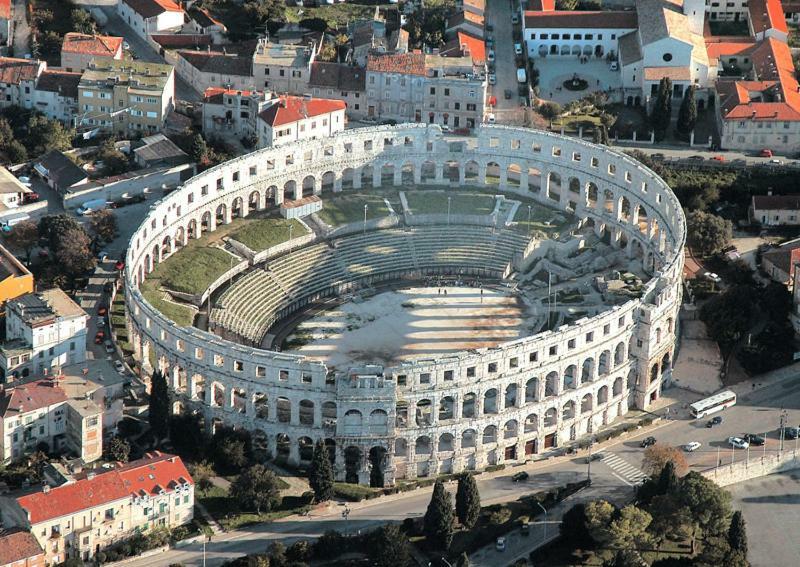 Rainbow Apartment Pula Exterior photo